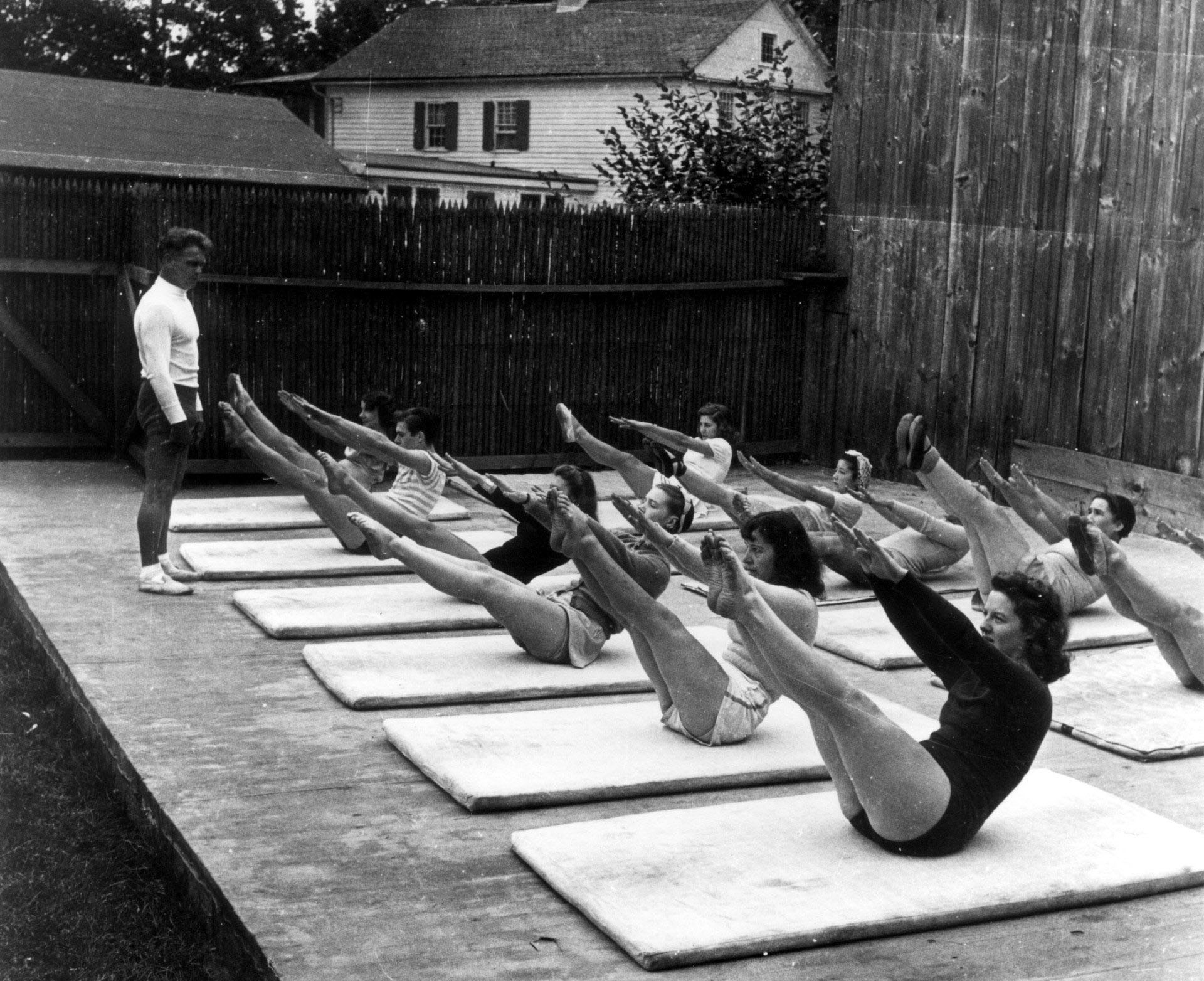 Joseph Pilates, matwork, foto storica in bianco e nero